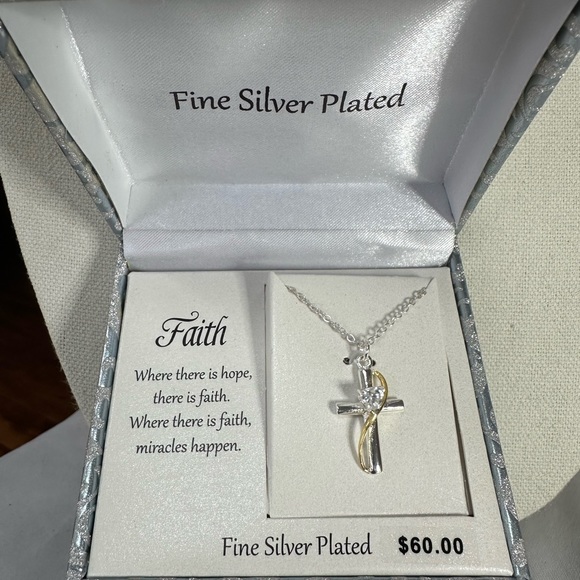 Silverplated cross necklace heart shaped crystal - Picture 4 of 5